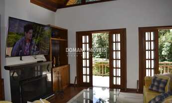 Imagem 5: Casa Charmosa com Terreno Plano à Venda na Região de Capivari - Campos do Jordão/SP