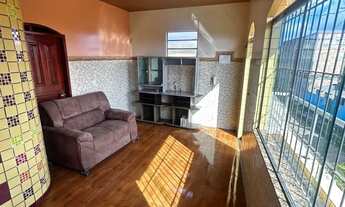 Imagem 4: Prédio de três andares com sacada