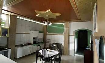 Imagem 5: Prédio de três andares com sacada