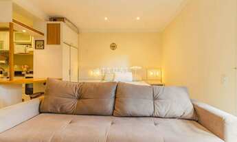 Imagem 6: STUDIO MOBILIADO COM SACADA