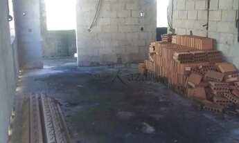 Imagem 5: Terreno de 512m² fechado de muro com casa em construção