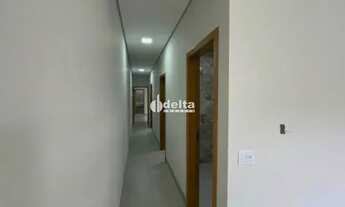 Imagem 4: Casa com 3 quartos sendo 1 suíte, disponível para venda no bairro Aclimação em Uberlândia