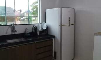 Imagem 4: Casa com amplo quintal, 02 quartos, suíte, planejados, garagem coberta, aceita carro