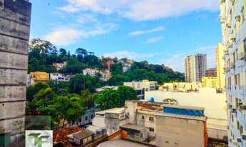 Imagem 2: Oportunidade única. Andar mediano, voltado ao verde, possível garagem