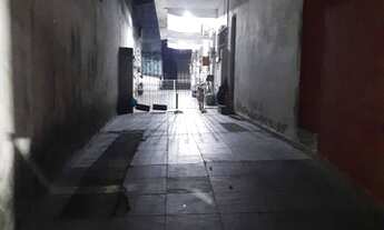 Imagem 4: Casa à venda com ponto comercial na frente no centro de Ubatuba SP