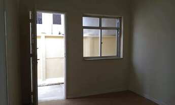 Imagem 7: Casa Térrea de frente para rua, arejada, com quintal e próxima da Est. do Portela