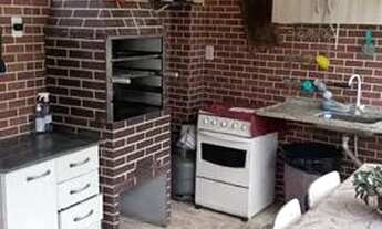 Imagem 3: Casa de praia pé na água