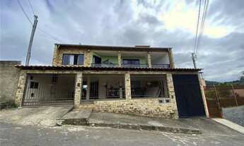 Imagem 2: Modernidade é a melhor palavra para definir esta linda casa sobrado composta por varanda