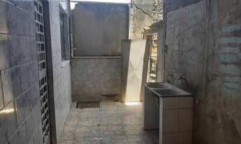 Imagem 2: ALUGO QUITINETE AMPLA E AREJADA