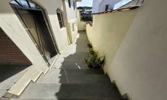 Imagem 4: 03 quartos, sala, cozinha, quintal, WC e vaga de garagem