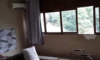 Imagem 2: Casa para venda com 330 metros quadrados com 5 quartos