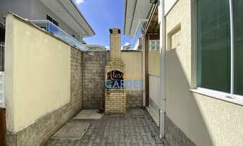 Imagem 2: Alugo casa em condomínio com 3 quartos sendo 2 suítes, com churrasqueira em Costazul