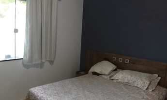 Imagem 6: Casa com amplo quintal, 02 quartos, suíte, planejados, garagem coberta, aceita carro