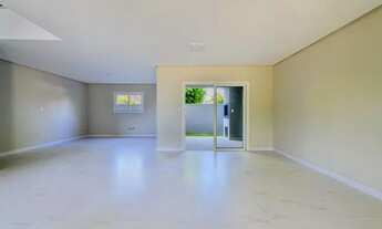 Imagem 6: Linda Casa de 3 quartos sendo 1 suíte, com design Moderno e Sozinha no Terreno, no Bairro