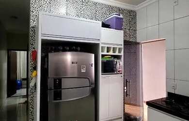 Imagem 8: Casa usada com 2 quartos no Bairro Carmelo. Garagem coberta e armários