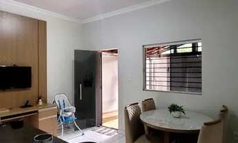 Imagem 2: Casa usada com 2 quartos no Bairro Carmelo. Garagem coberta e armários