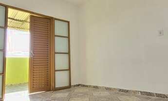 Imagem: Sobrado com ponto comercial de esquina na