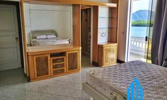 Imagem 7: Casa com 4 suítes a venda, no canal de Guarapari, numa área de 1.000m² com deck para emba