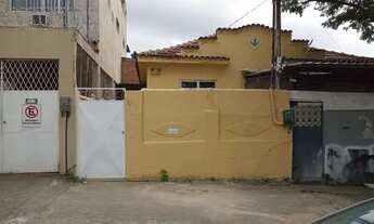 Imagem: Casa Térrea de frente para rua, arejada