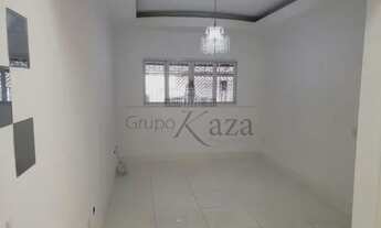 Imagem 2: Casa para aluguel e venda possui 350 metros quadrados com 2 quartos