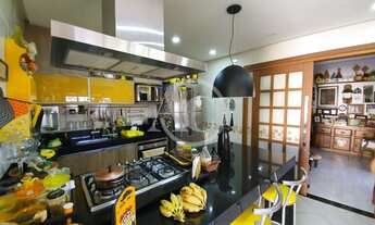 Imagem 4: Casa duplex a venda 4 quartos com 3 suítes, sendo 2 bangalôs, área de lazer, montada e dec