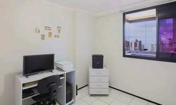 Imagem 4: Unidade à venda com ampla varanda, móveis fixos, andar alto para quem busca conforto e sof