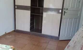 Imagem 2: Aluga se quarto pra moças no banheiro marape