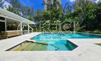 Imagem 2: Casa de condomínio para venda tem 832 metros quadrados com 4 quartos