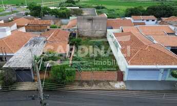Imagem: Terreno plano e pronto para construir, Bairro