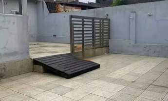 Imagem 3: Casa com Duas Residências e Pátio Amplo no Bairro Tranquilo