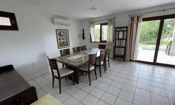 Imagem: Casa de Alto Padrão Rústica em Condomínio