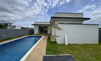 Imagem 5: Casa nova em fase de acabamento, localizado no Ninho Verde 1, frente com o asfalto