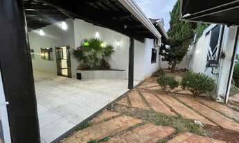 Imagem: Vendo Casa com Piscina e Suites no Bairro