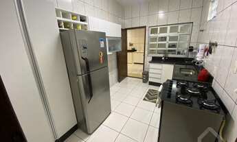 Imagem 3: Casa ampla edificada em lote de 240 m2 ( 12 x 20) em ótimo local do bairro Santa Terezinha