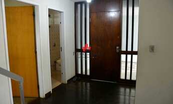 Imagem 4: Sobrado amplo, com 3 dormitórios, 1 suíte, 10 vagas, sendo 3 cobertas e 240 m² construídos