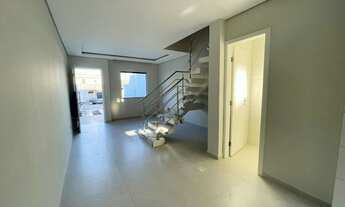 Imagem 3: Sobrado com três quartos pronto para morar