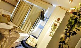 Imagem 2: Suite completa em casa compartilhada de alto padrão