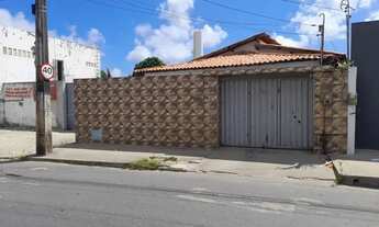 Imagem 3: Casa com 3 Quartos e 3 banheiros à Venda, 353m² por R$ 580.000