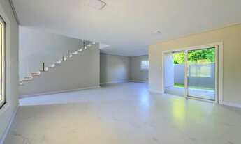 Imagem 2: Linda Casa de 3 quartos sendo 1 suíte, com design Moderno e Sozinha no Terreno, no Bairro