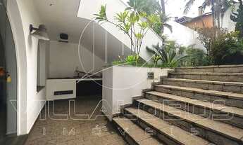 Imagem 7: Casa com piscina e muita iluminação natural