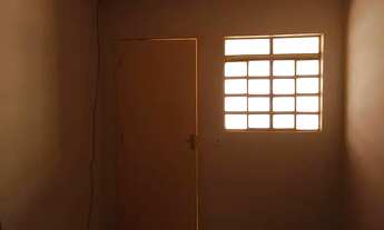 Imagem 4: Alugo Casa de Fundos LER ANUNCIO