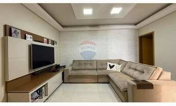 Imagem: Casa moderna com acabamento fino no jardim