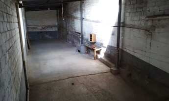 Imagem 3: Galpao com 180 m2. Do lado do metro