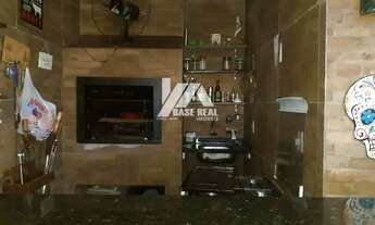 Imagem: Casa de esquina em Uvaranas