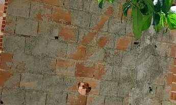 Imagem 2: Terreno com casa em construção ( Glicerio