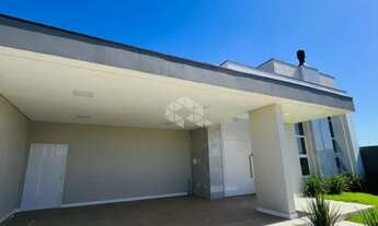 Imagem 7: Casa Térrea com 03 quartos e 01 suíte com vagas para 02 carros, lareira e pátio em Camobi