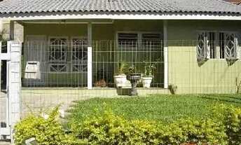 Imagem 3: Casa em Porto Alegre, no bairro Ipanema, com 3 dormitório(s), e 3 banheiros, à v