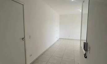 Imagem 3: Apartamento com Varanda Ampla e Ótima Localização