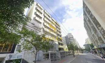 Imagem 2: Apartamento reformado com 1 quarto e 1 vaga em rua nobre no Centro de Florianópolis