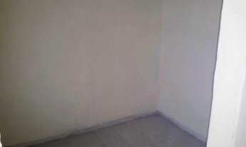 Imagem 2: G.G Vendo Casa 2/4 Vista Alegre - Proximo ao Final de Linha 9.800,00